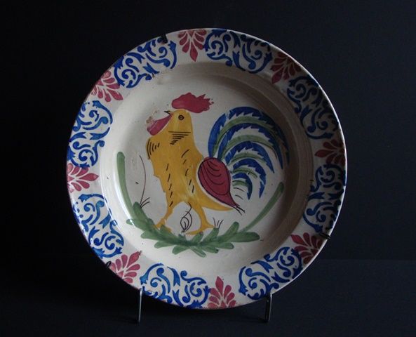 Prato antigo em faiança portuguesa, decoração Galo