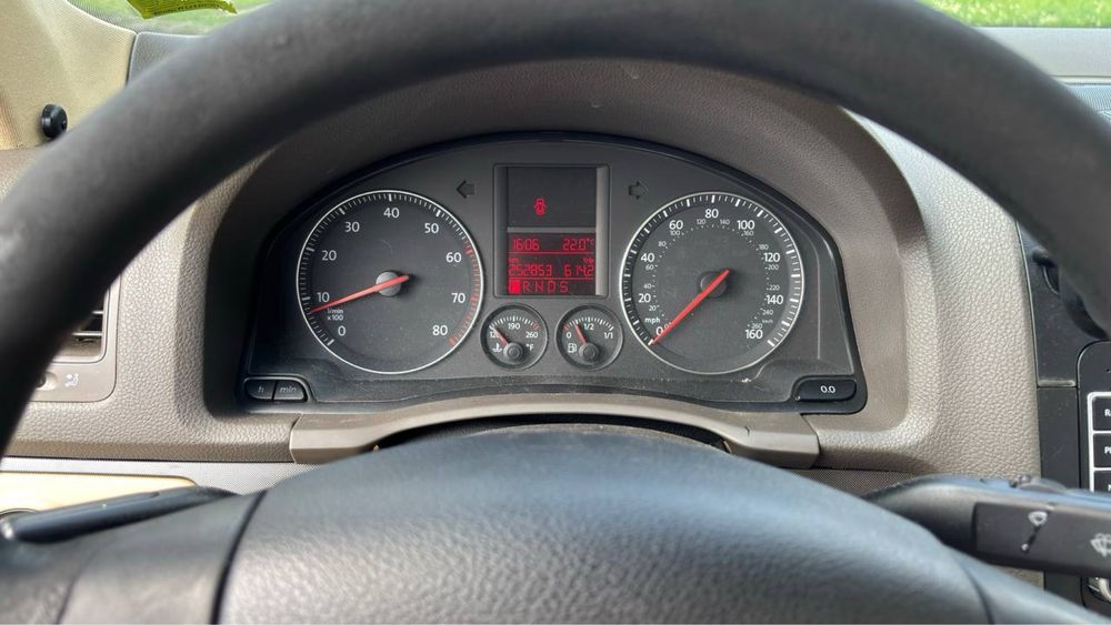 Volkswagen Jetta 2006 | 2.5 Бензин | АКПП |