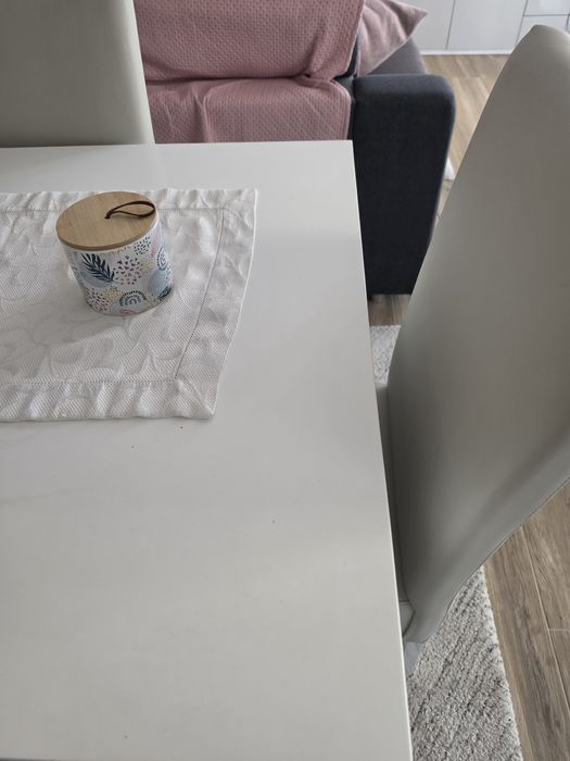 Mesa de jantar com cadeiras
