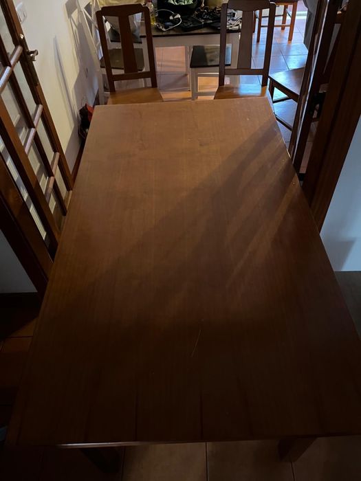 Dining table and 4 chairs64282365533185122