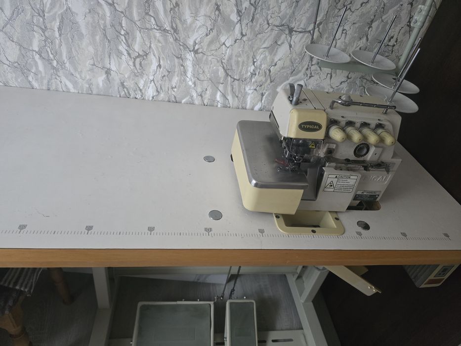 Оверлок промисловий , з сервоприводом б/у