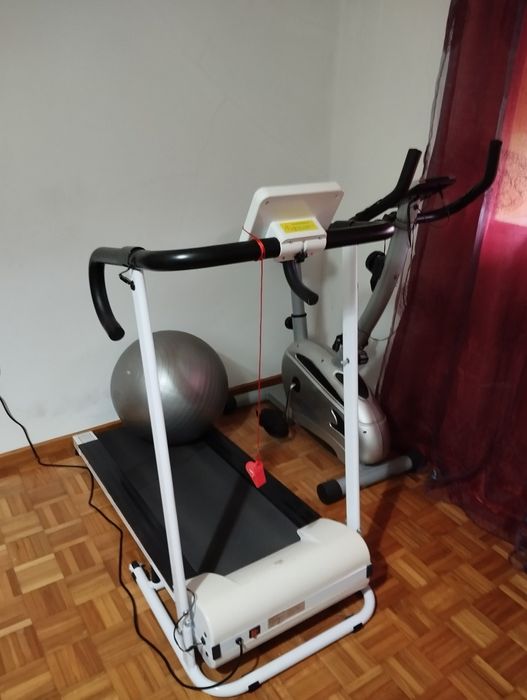 Mini ginásio com passadeira e bicicleta