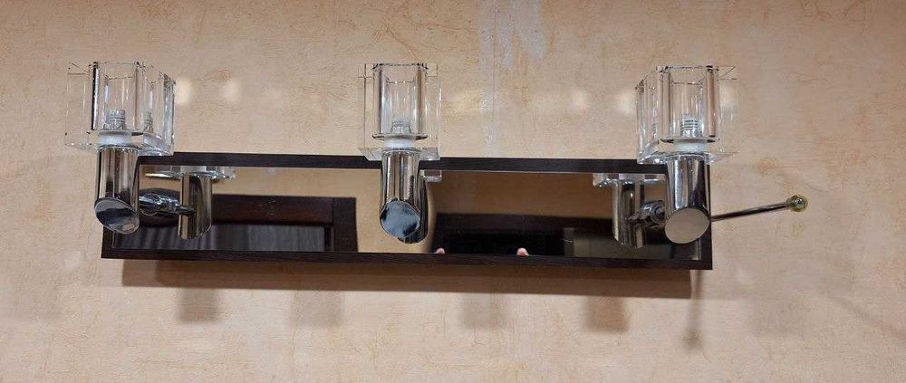 Бра настінне на три лампт