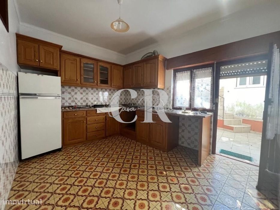 Moradia geminada T3 pronta a habitar, no centro da vila de Pedrógão Gr