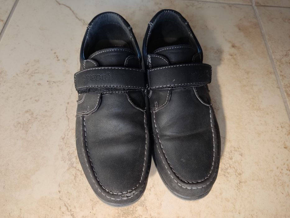 Czarne półbuty na rzep 37