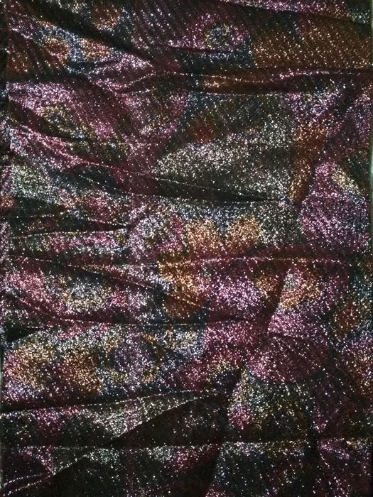 Яркие отрезы ткани