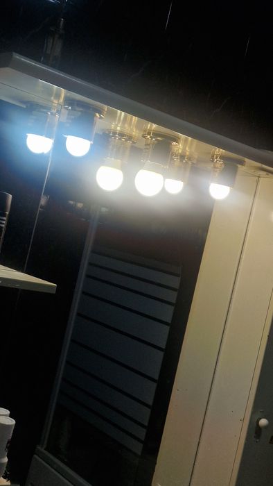 PARA DESPACHAR Movel de casa de banho com espelho e luz