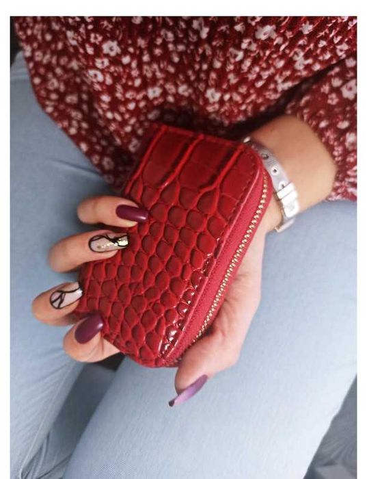 Czerwony portfel damski skórzany lakierowany – Idealny Prezent Święta
