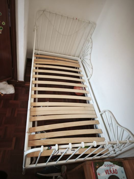 Cama de criança IKEA com colchão