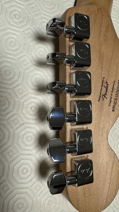 Guitarra Fender Squier com upgrade