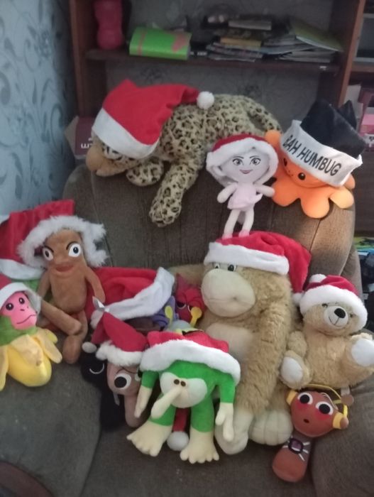 Новорічні шапки , червоні