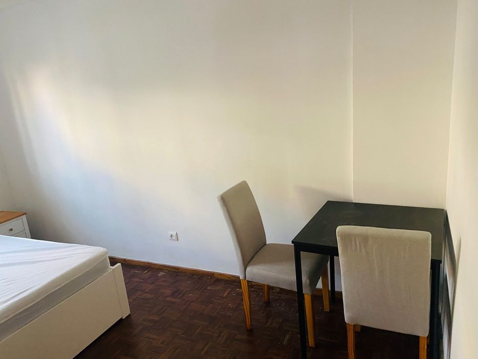 Alugo quarto para casal em Mem Martins