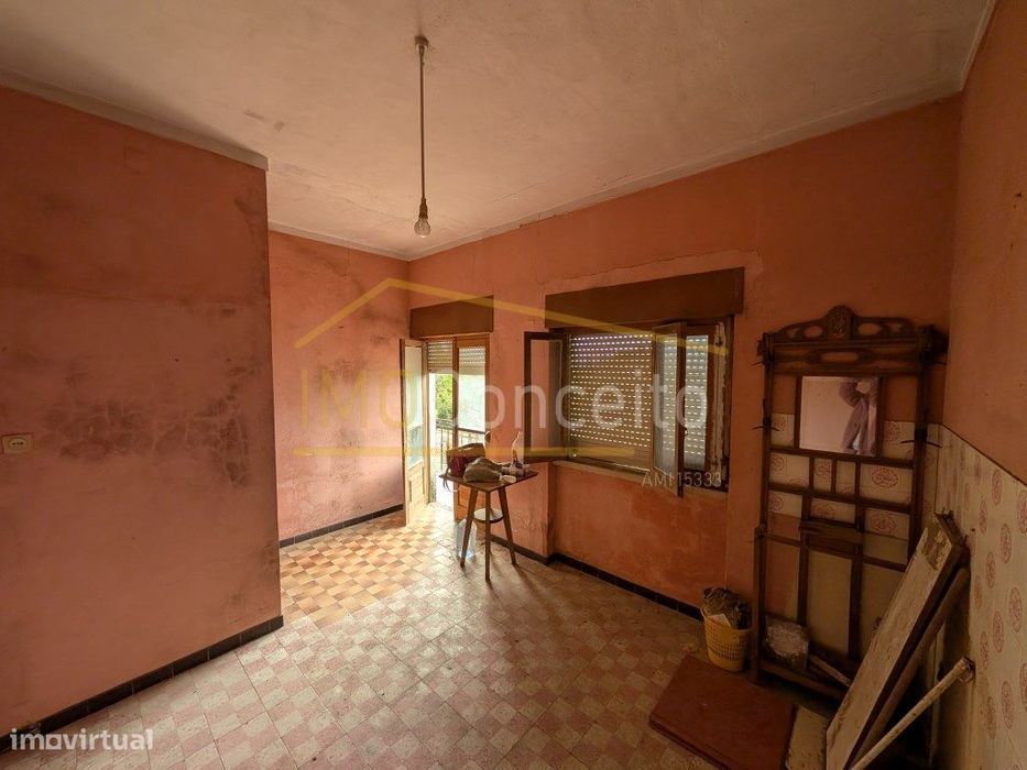 Moradia T3+ terreno + garagem para remodelação Assentis