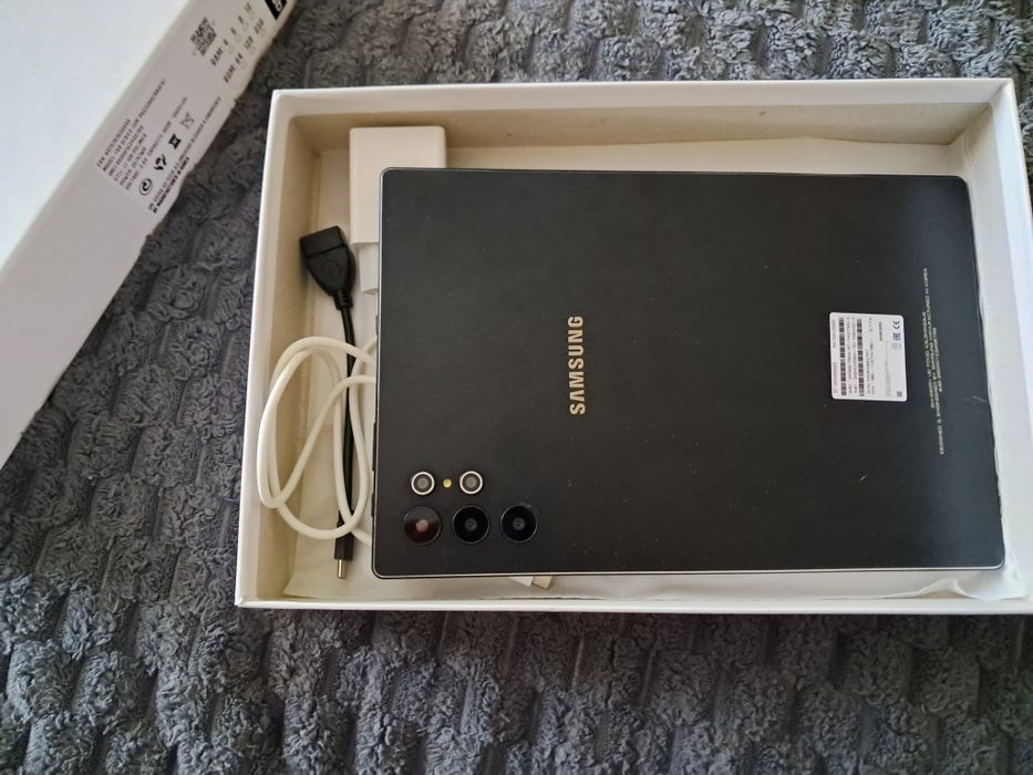 Продам планшет Samsung  Стан нового неодноразово царапинки