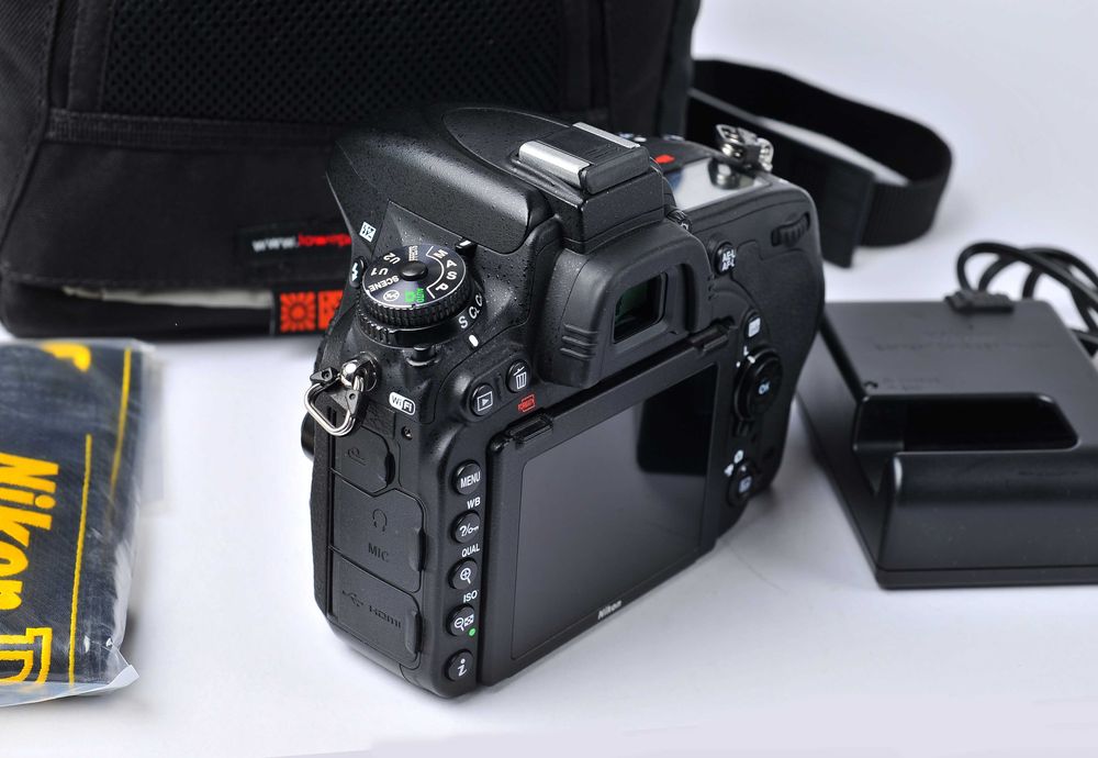 Nikon D750 seminova (950 disparos)