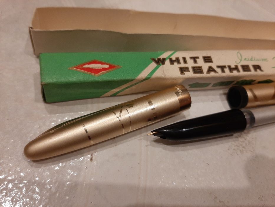 Ручка перьевая с золотым пером