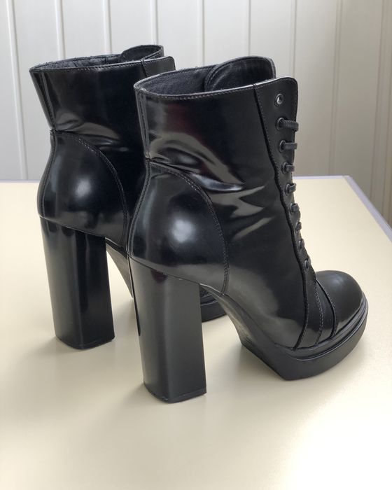 Ботинки кожаные 38