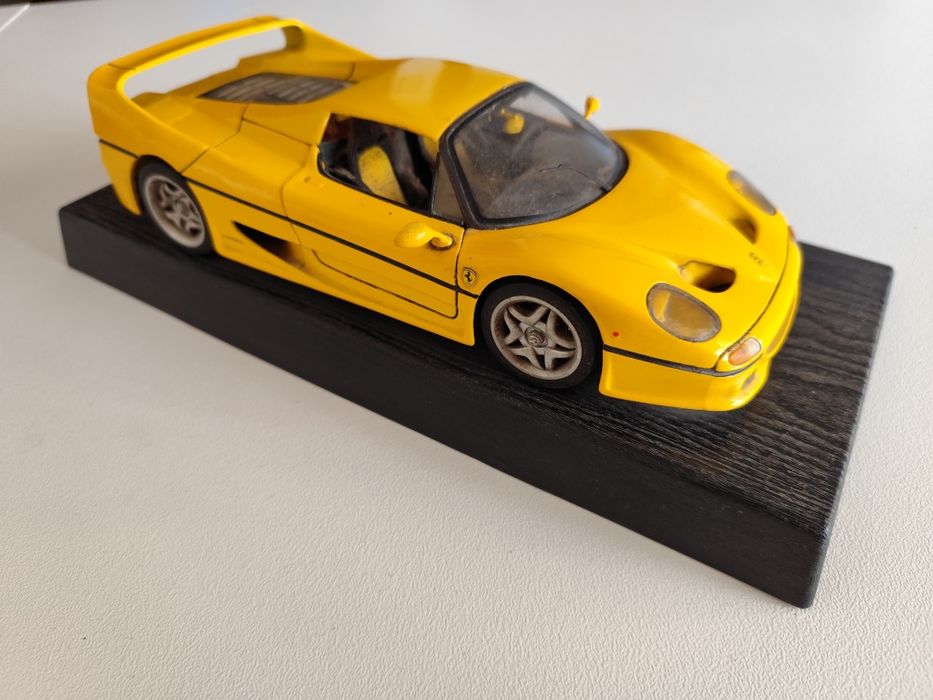 Carro de coleção Ferrari F 50 escala 1/18