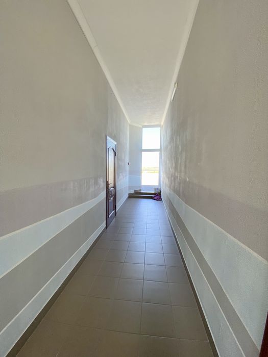 Продаж комерційного приміщення. Бізнес центр. Земельна ділянка