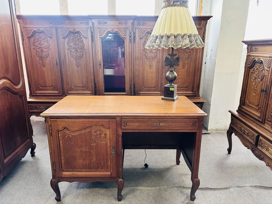 Dwustronne biurko ludwikowskie :)