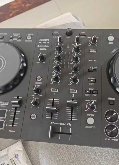 DJ-контроллер Pioneer DDJ-FLX4