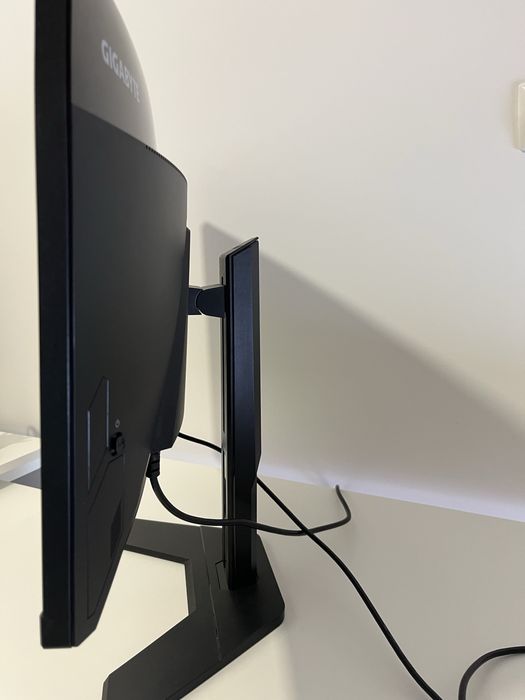 Monitor curvo gigabyte G27FCA