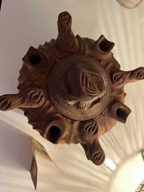 Objeto Icônico em artesanato esculpido à Mão