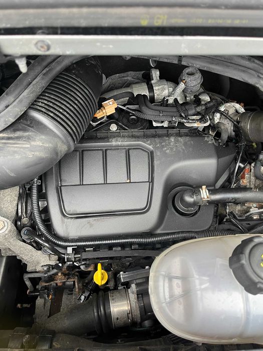 Kompletny Silnik Opel Vivaro 1.6 biturbo 120 km Renault Trafic DCI
