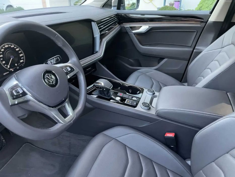 Volkswagen Touareg      2019