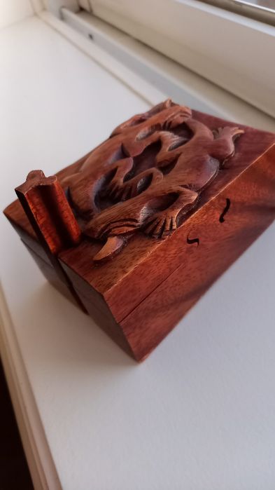 Caixa de madeira handmade com lagartos