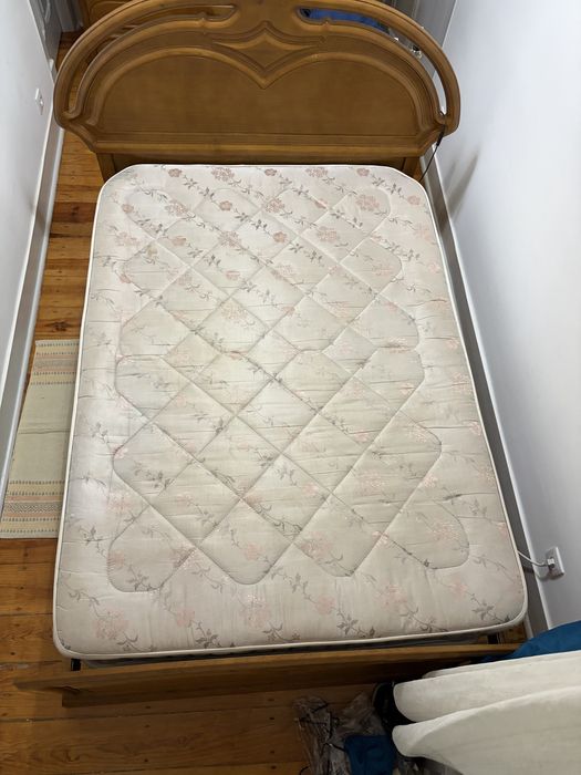 Conjunto de Quarto Estilo Clássico / Provençal – Madeira com Tampos em Mármore