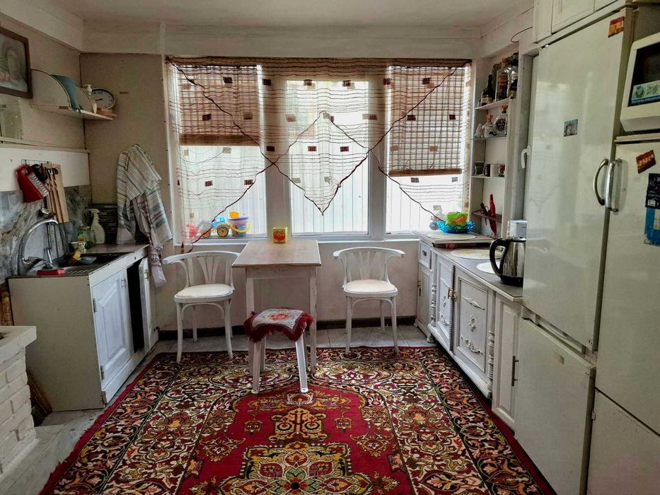 Продам курень в с Маяки на базе стоянке катеров.