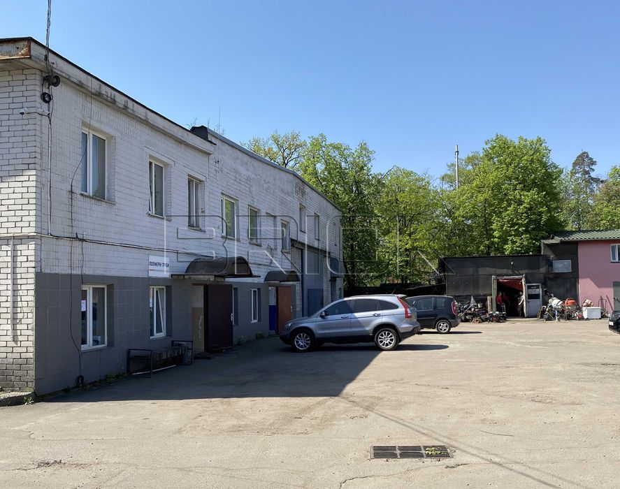 Продам у центрі міста майновий комплекс з виробничим обладнання