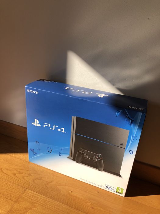 PlayStation 4 PS4 First Generation + Controller and Games64730074818689123