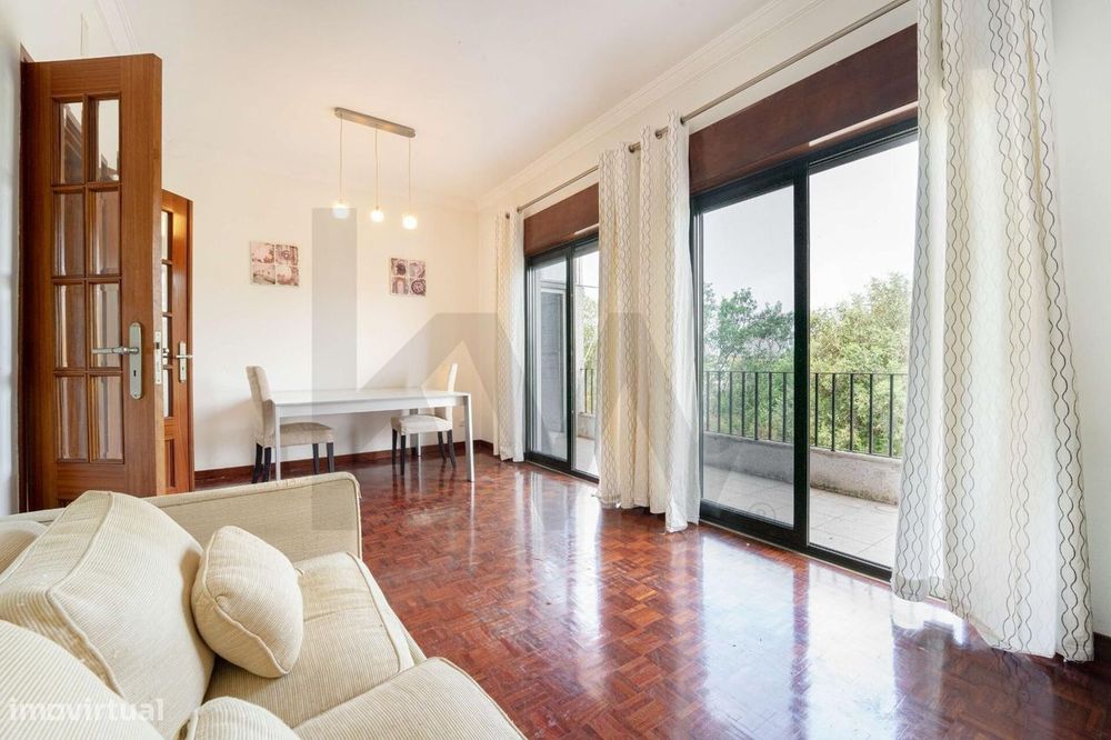 Apartamento T3 com Garagem Dupla — Rua Verde Pinho