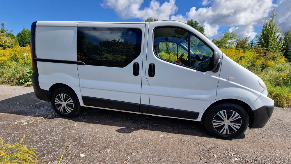 Renault Trafic 2.0 KLIMA kamera cofania zestaw głośnomówiący