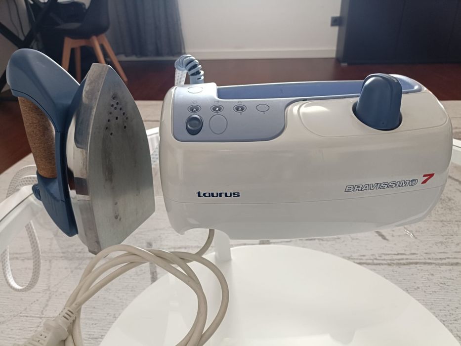 Ferro de engomar com caldeira