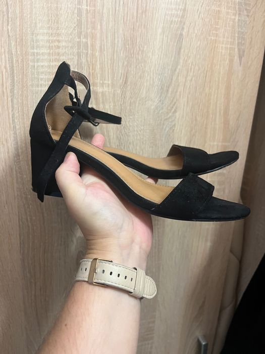 Buty damskie na koturnie