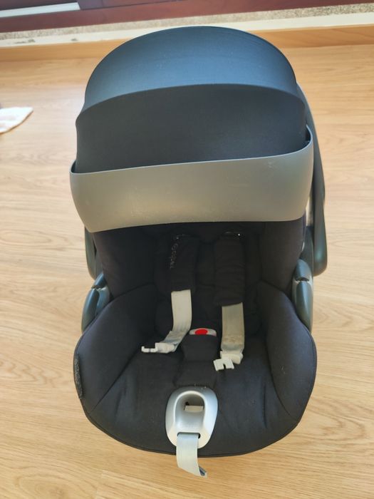 Conjunto Cybex: Ovo Cloud Z i-Size + Base Z Isofix Rotativa (Deep Black)