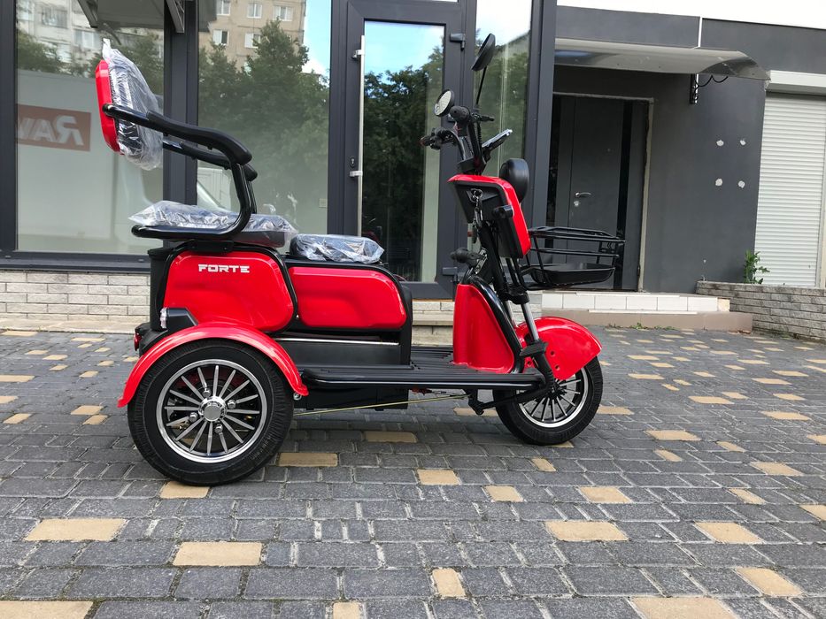 Електроскутер трьохколісний