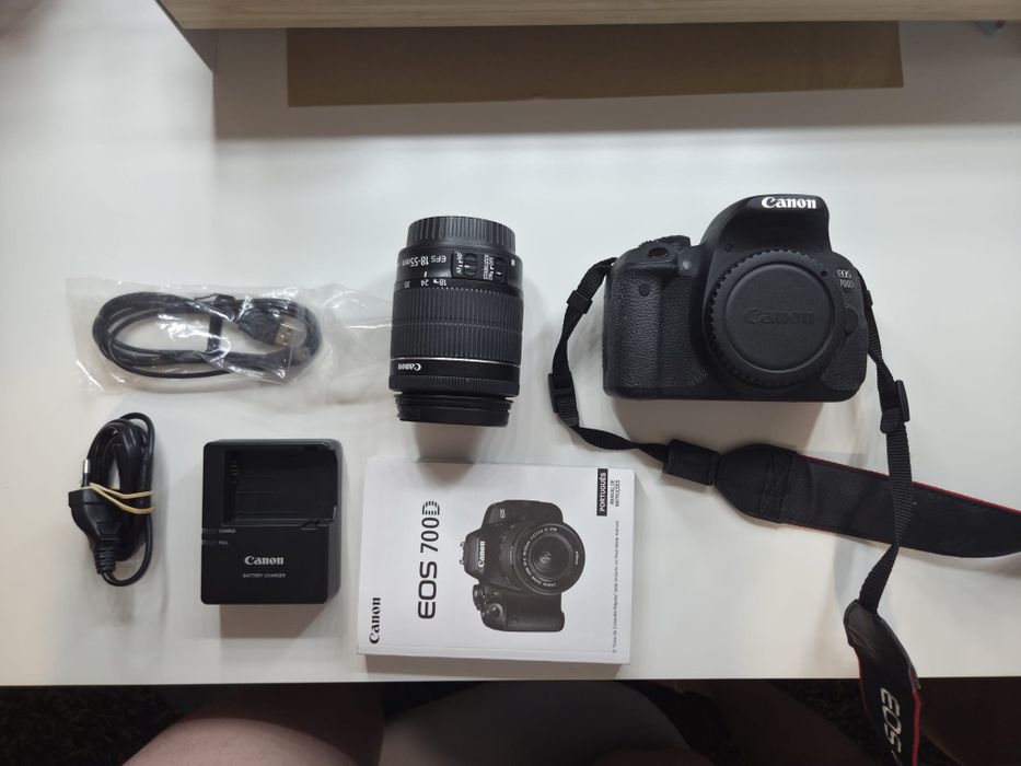 Vendo Canon EOS700D + Acessórios