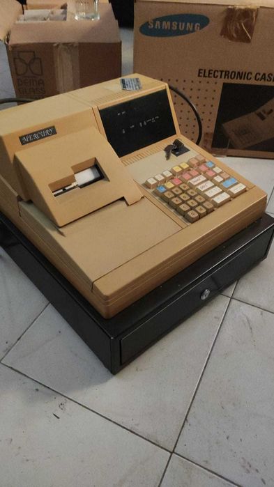 Maquina registadora antiga