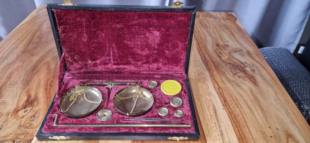 Waga jubilerska kompletna, stara u świetnym stanie