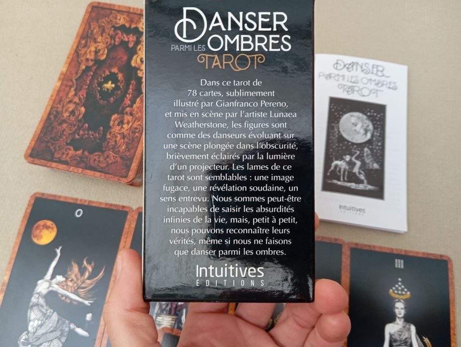 Tarot Dançando entre as sombras, Lo Scarabeo