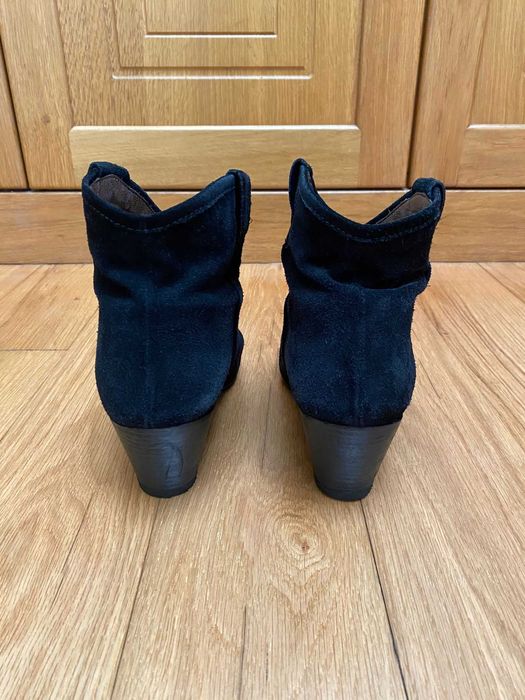 Botins pretos em pele, tam. 40