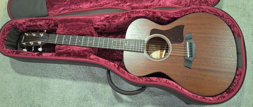 Guitarra Taylor AD22e made in USA + Taylor Sense