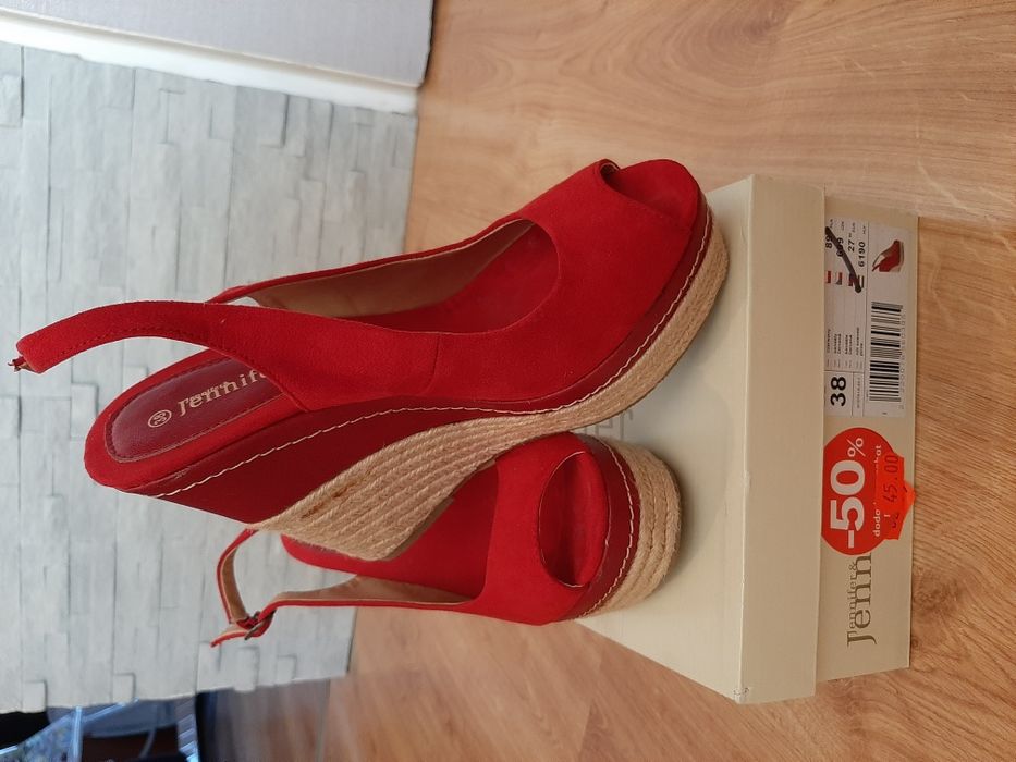 Buty na koturnie