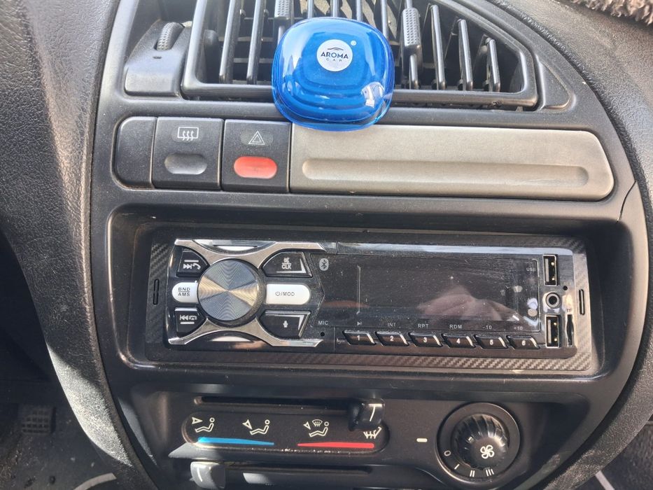 Carro citroen Saxo diesel comercial em muito bom estado,levou á pouco tempo um motor de arranque novo, falta 7.300km para nova revisão.
Pode trazer me