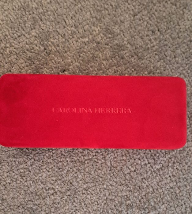 Oryginalne etui na okulary Carolina Herrera – nowe