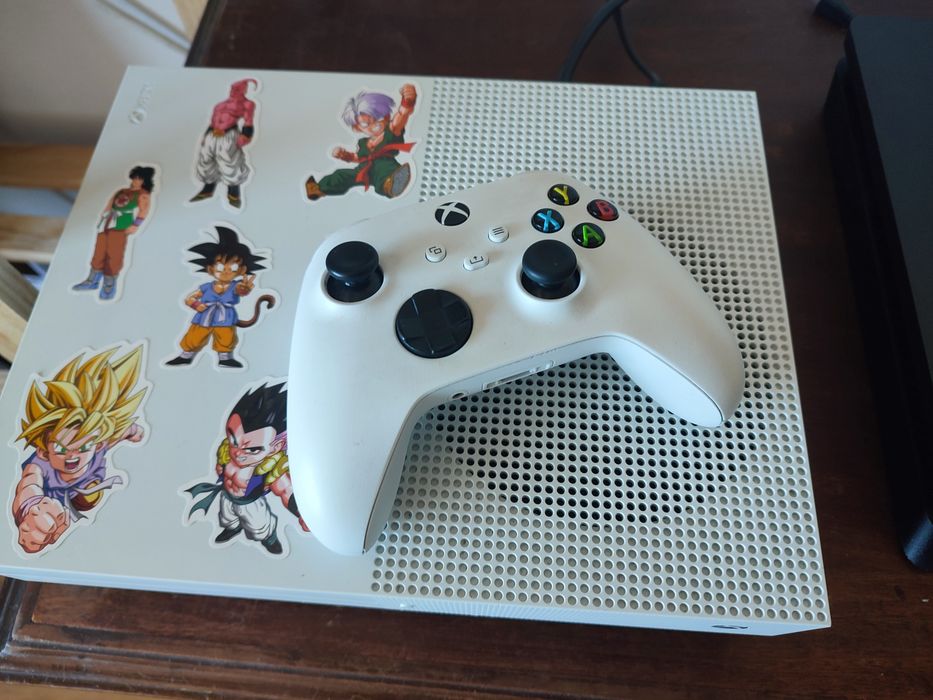 Vendo Xbox One s com GTA e 1 comando